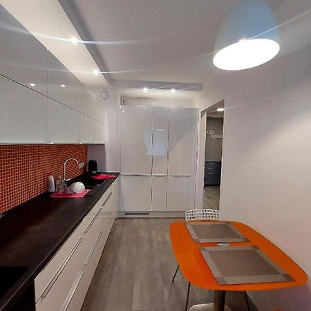 Nowoczesna Kawalerka Apartman Lublin Kültér fotó